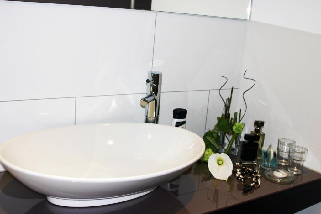 Hotel Zur Promenade โดเนาเวิร์ท ภายนอก รูปภาพ