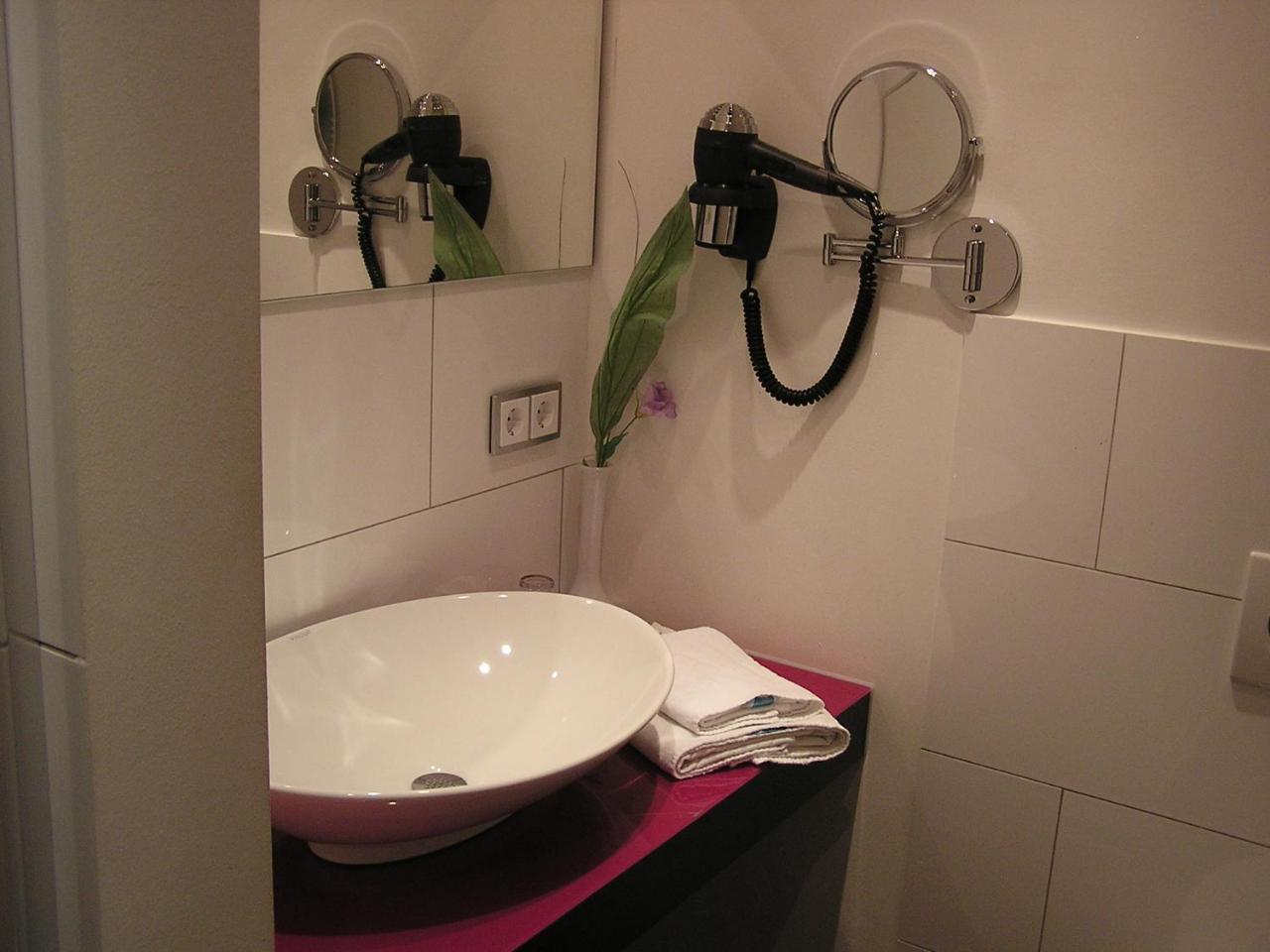 Hotel Zur Promenade โดเนาเวิร์ท ภายนอก รูปภาพ
